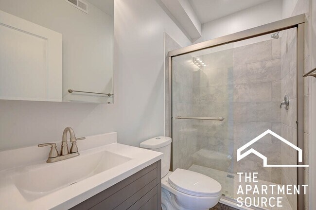 Building Photo - 1142 W 17th Pl