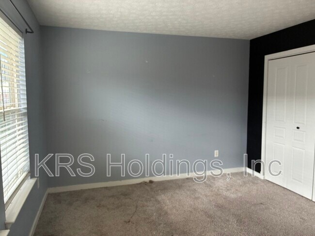 Building Photo - 1234 Poet's Ct