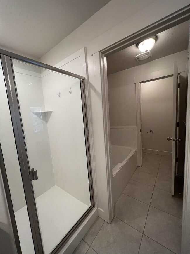 Building Photo - 822 E 380 S