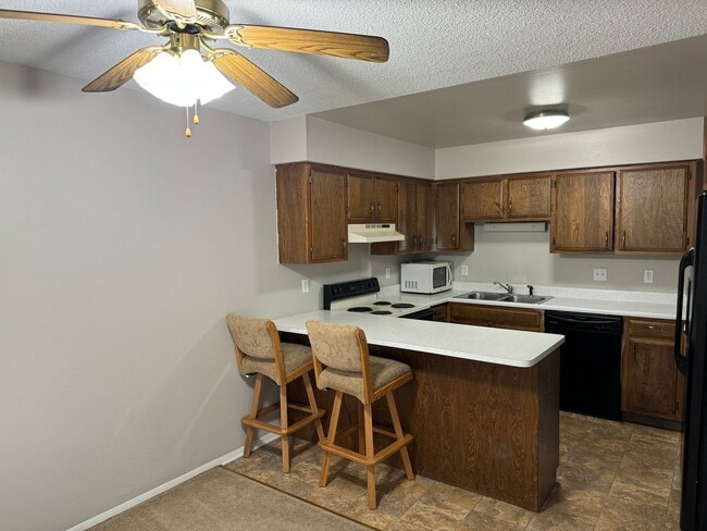 Building Photo - 2 bed, 2 office, 2 bath Townhouse