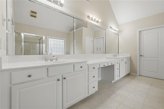 Building Photo - 3561 Carriage Glen Way