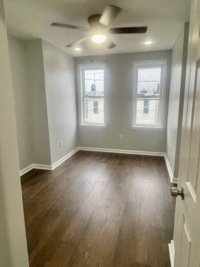 Building Photo - 808 N Streeper St