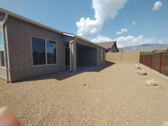 Building Photo - 336 Malachite Dr