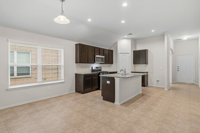 Building Photo - 3410 Golden Amber Ct