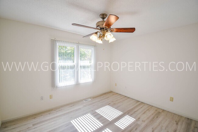 Building Photo - Completely Remodeled  2 Bedroom 1 bath Dup...