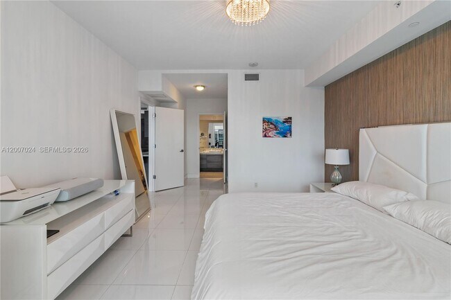 Building Photo - 1080 Brickell Ave