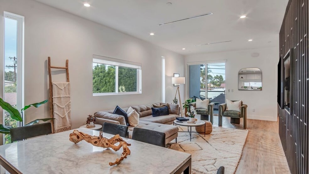 Building Photo - 3154 Curts Ave