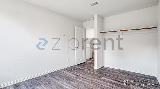 Building Photo - 9836 Lanewell St