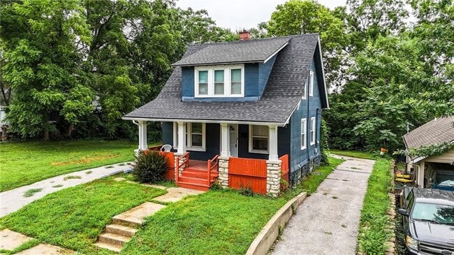 Building Photo - Great 2 bedroom 2 FULL bathrooms remodeled...