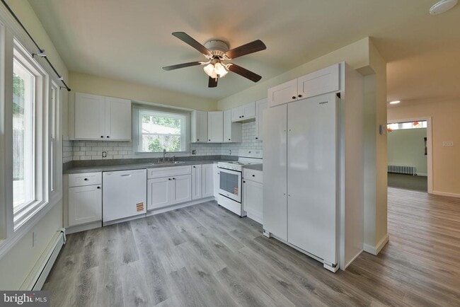 Building Photo - 422 Willow Grove Ave
