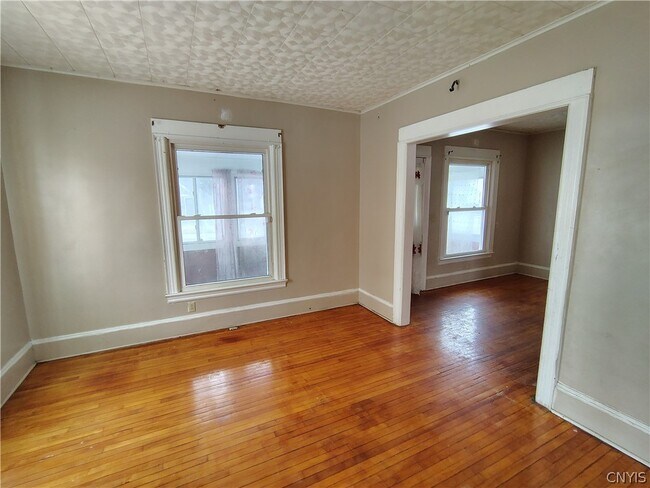 Building Photo - 2331 Midland Ave