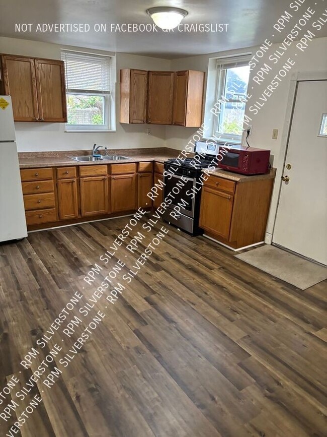 Building Photo - 13681 McKinley-