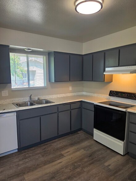 Building Photo - 4264 N Bengston Ave