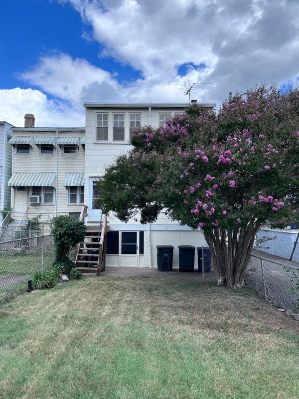 Building Photo - 221 Channing St NE