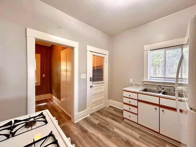 Building Photo - Three Bedroom Home in Muskegon Heights