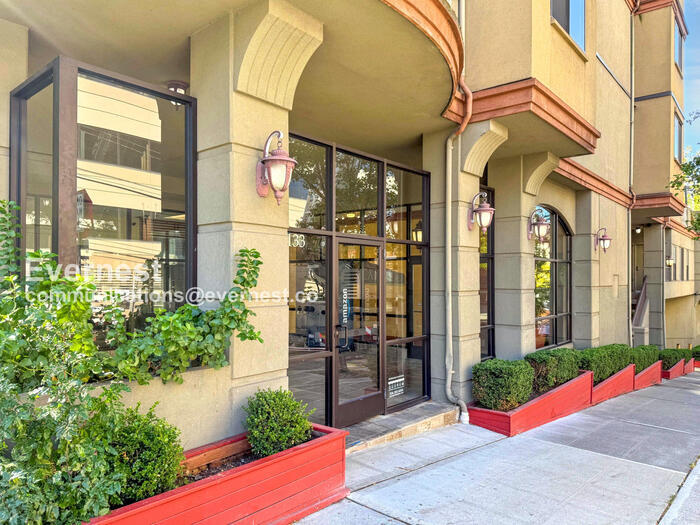 Building Photo - 133 Queen Anne Ave N