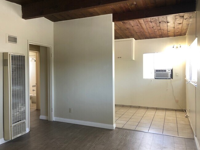 Building Photo - 6727 Pickering Ave