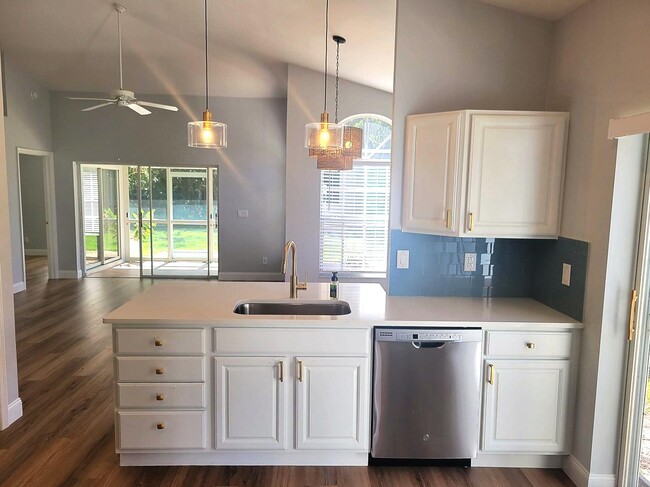 Building Photo - 20907 Country Barn Dr