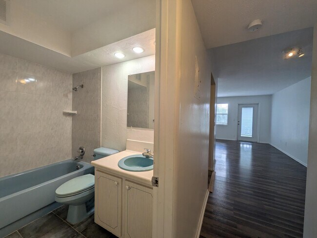 Building Photo - 131 Doolen Ct
