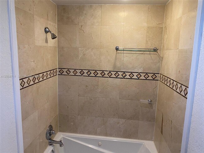 Building Photo - 2471 SW 82nd Ave