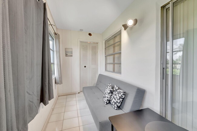 Building Photo - 129 Normandy Ln