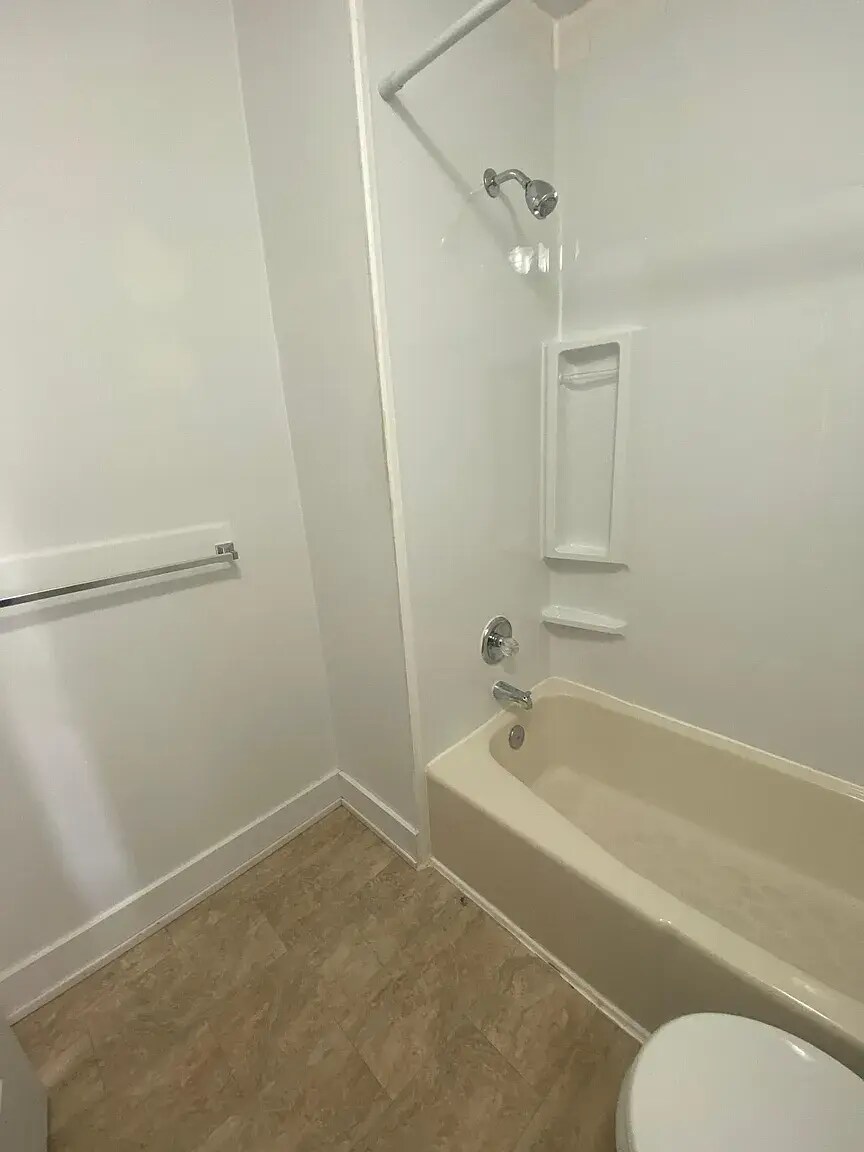 Building Photo - 729 E Linden Ave