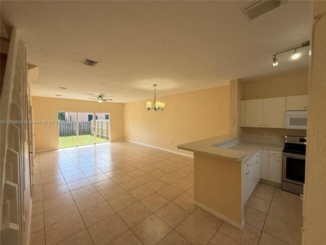 Building Photo - 3 bedroom in Miami Gardens FL 33169