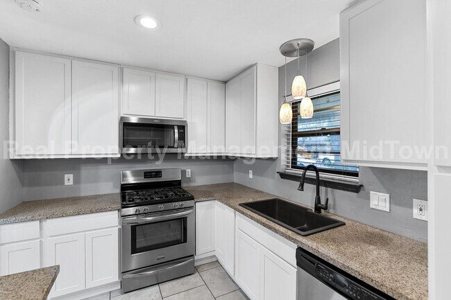 Building Photo - 2907 Ashbury Dr