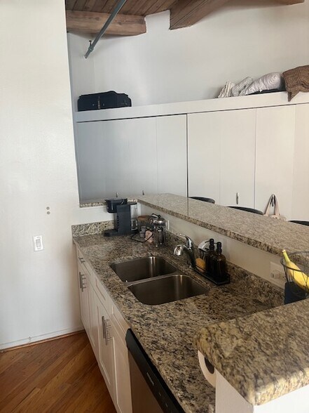 Building Photo - 225 W Huron St