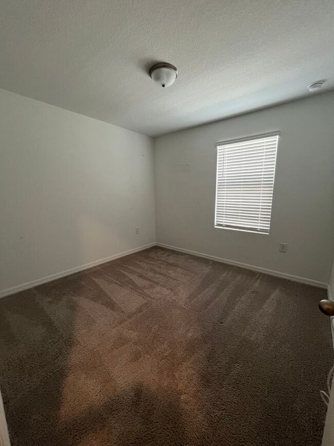 Building Photo - Modern 3-Bed Townhome w/ Garage in Desirable Davenport Community