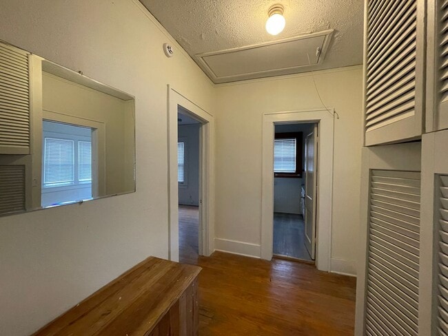 Building Photo - Charming Home Blending Vintage Character with Modern Updates.