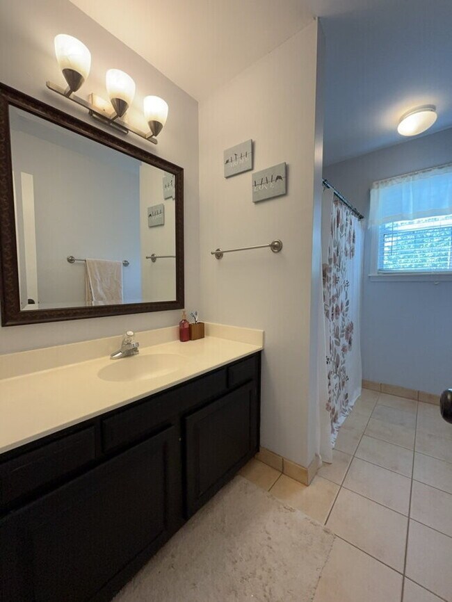 Building Photo - 1009 Ariel Ct