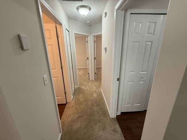Building Photo - 5550 Oak Crossing Dr