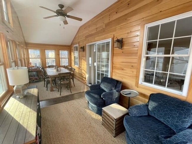 Building Photo - **WINTER RENTAL** Ready For Move In Now!