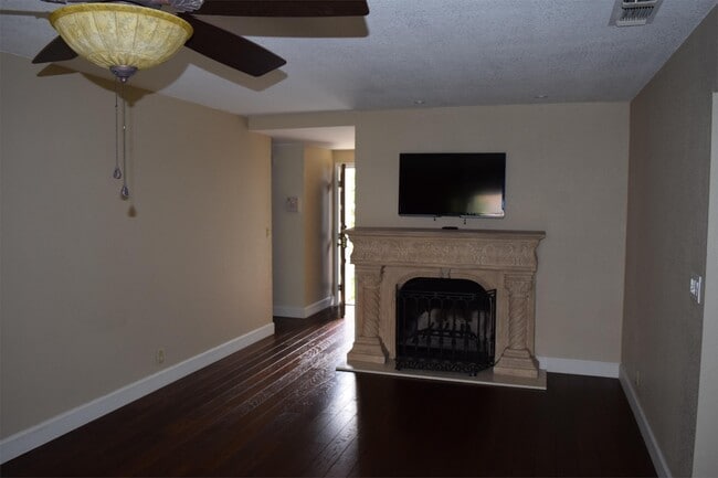 Building Photo - 5642 Cypress Point Dr