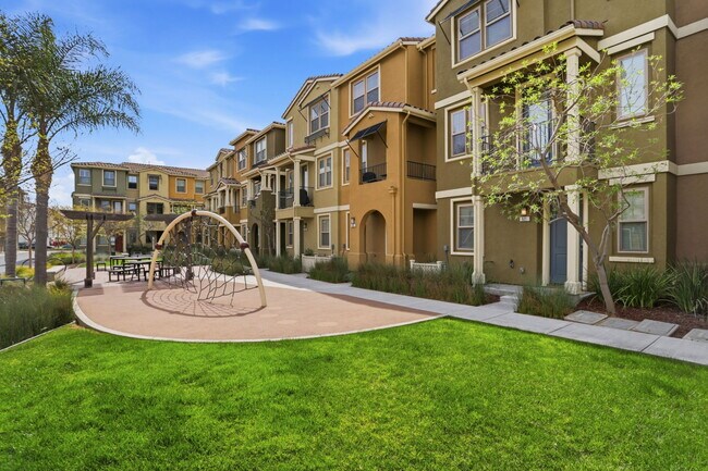 Building Photo - 621 Cinnamon Cir