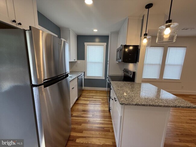 Building Photo - 618 Wolfe St