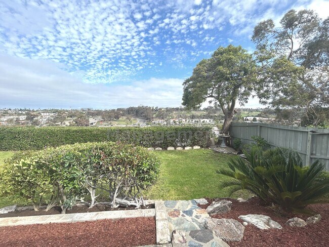 Building Photo - ***Oceanside Charmer 3 bed / 2 bath House ...