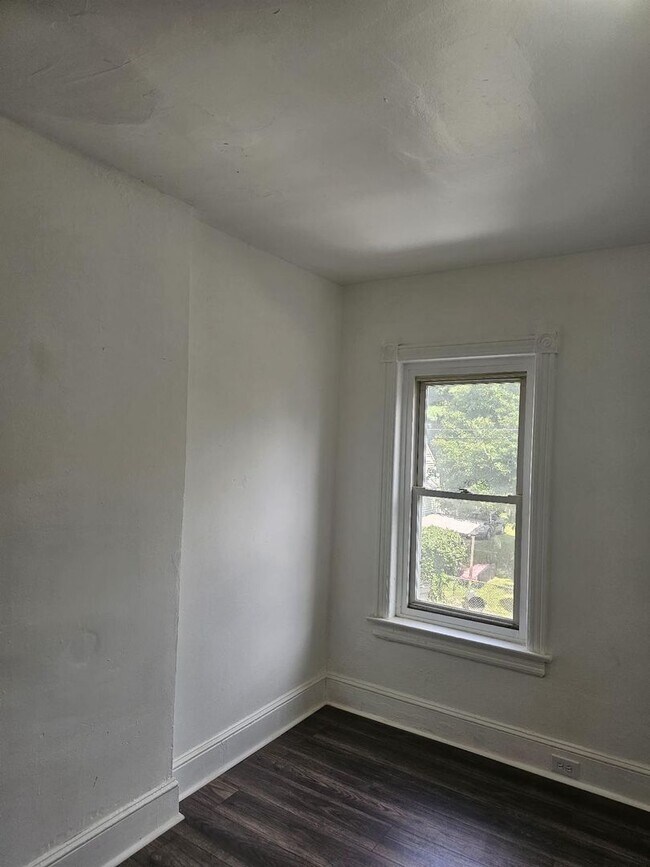 Building Photo - 3 bed 1 bath