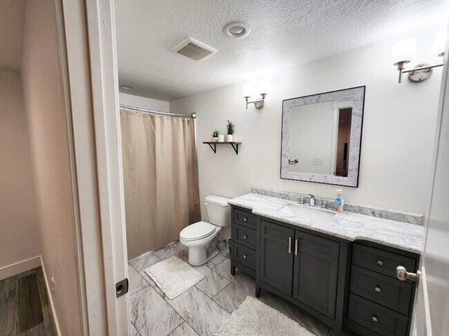 Building Photo - 447 S Pegasus Way