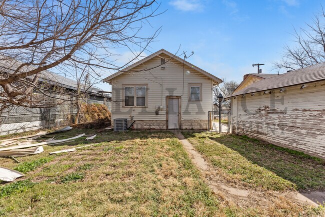 Building Photo - 1011 S Marys Dr