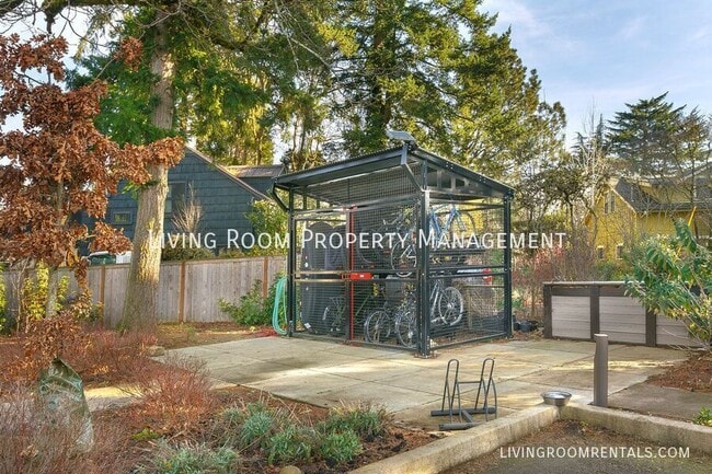 Building Photo - 4863 NE Going St