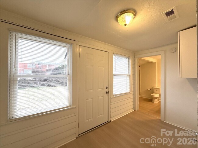 Building Photo - 1903 Flint Ln