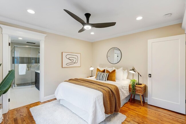 Building Photo - 971 Pine Ave