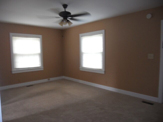 Building Photo - 118 Golf Club Ln