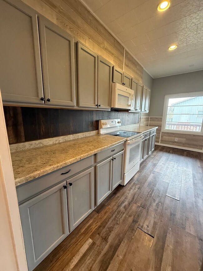 Building Photo - 529 S Dakota St