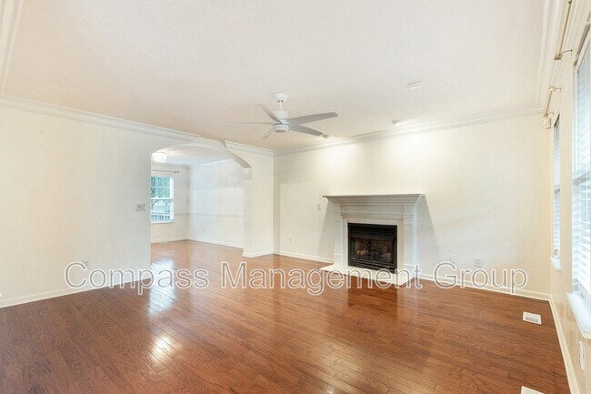Building Photo - 1136 Paxton Dr