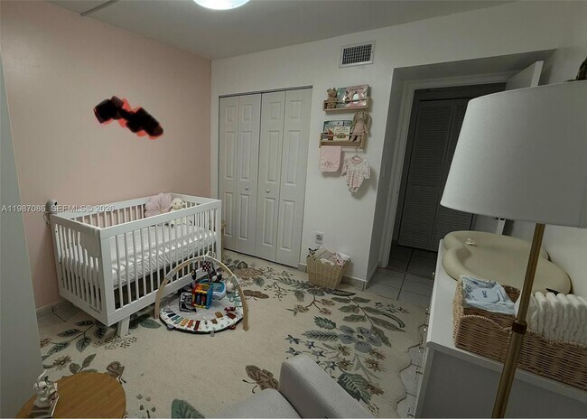 Building Photo - 9437 Fontainebleau Blvd