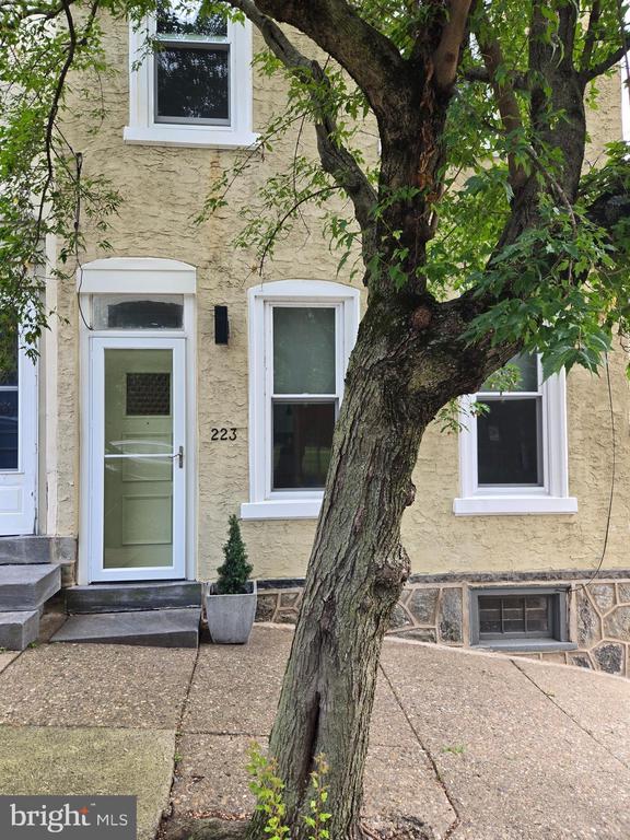 Primary Photo - 223 Gates St