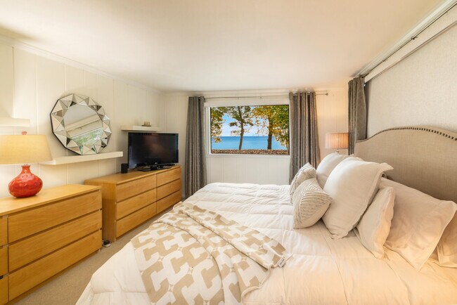 Building Photo - 10046 Sheridan Dr